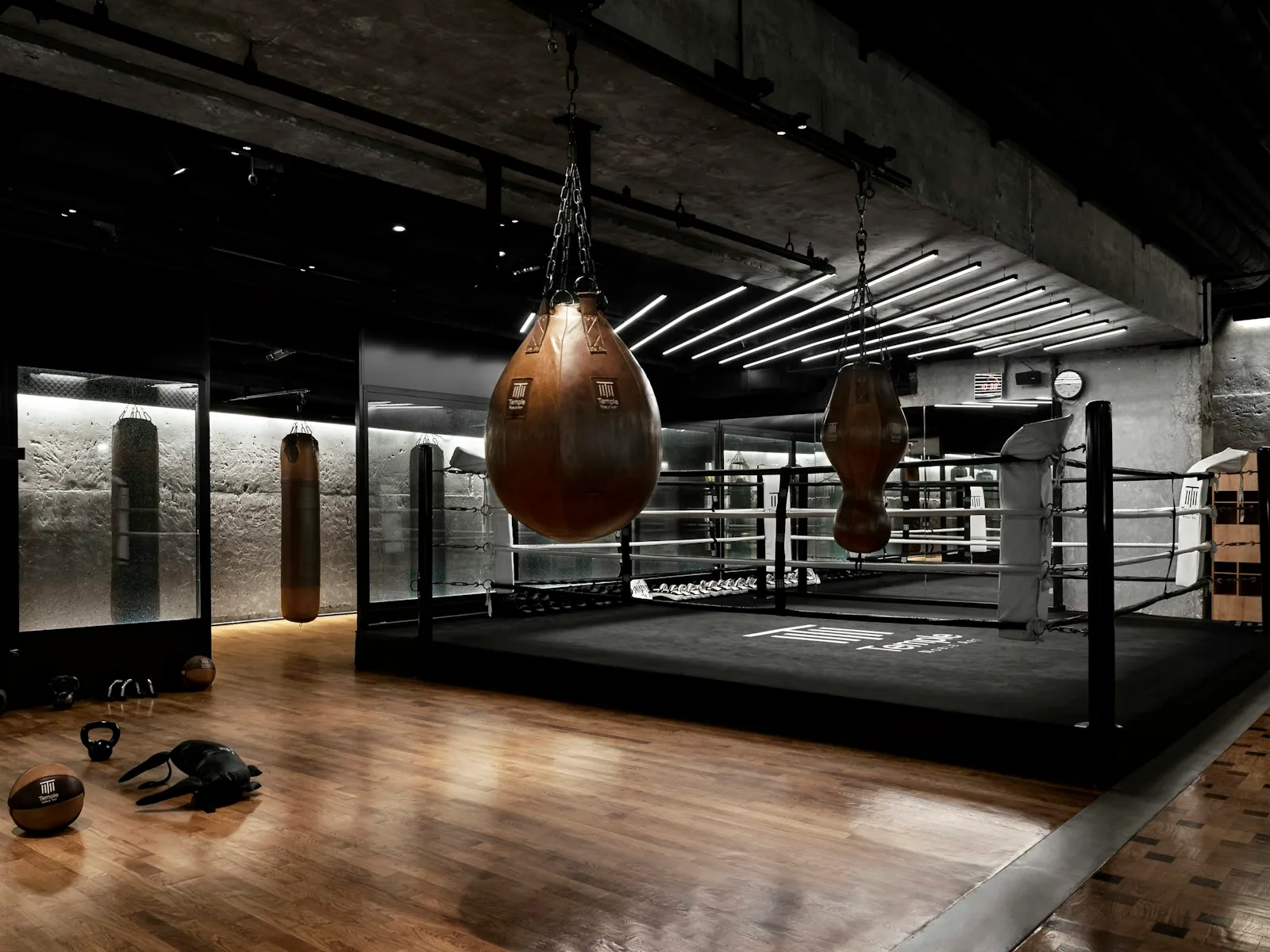 Boxing ring: 16 ft competition ring