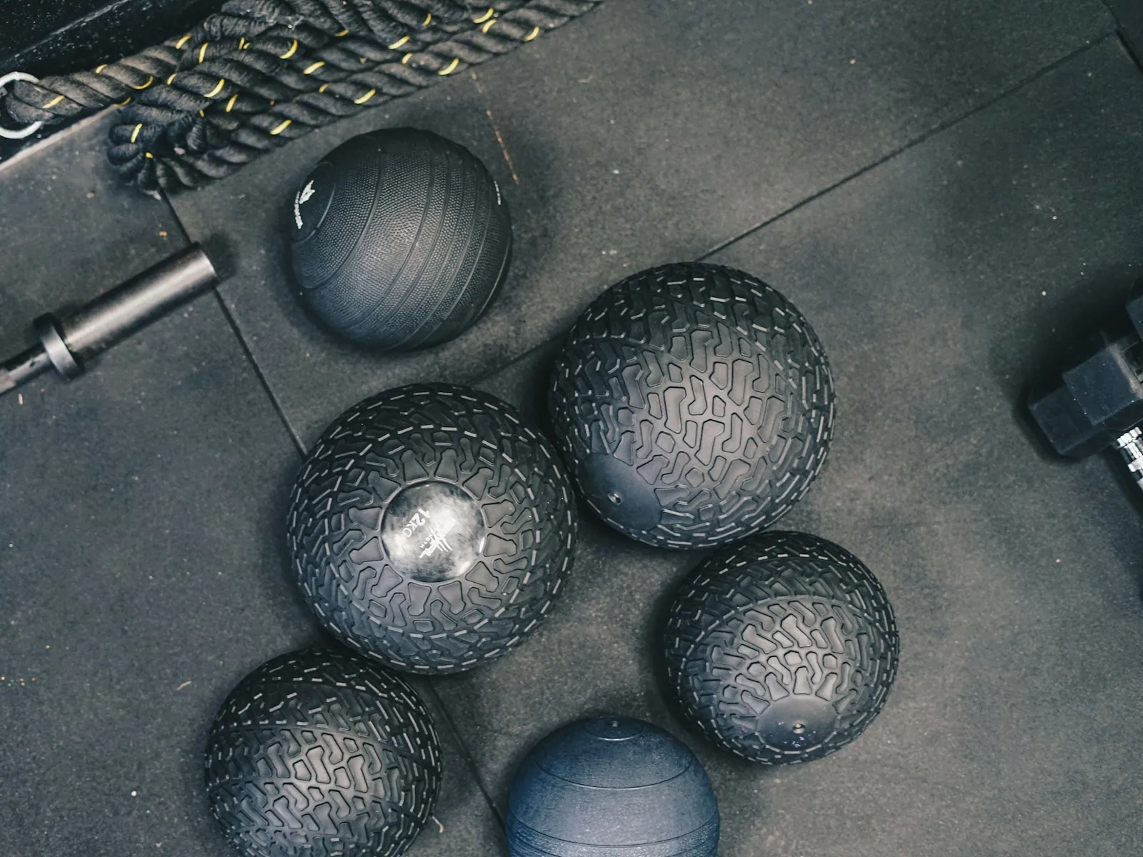Conditioning zone: Sleds, ropes, rowers