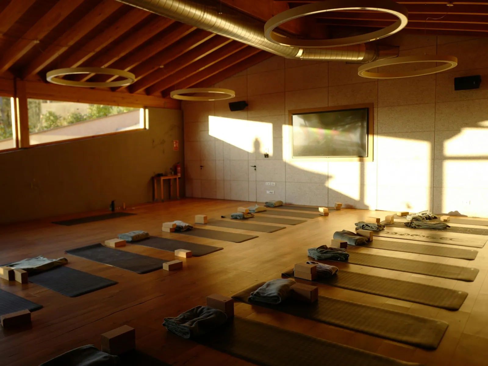 Yoga studio: Sprung floor, natural light