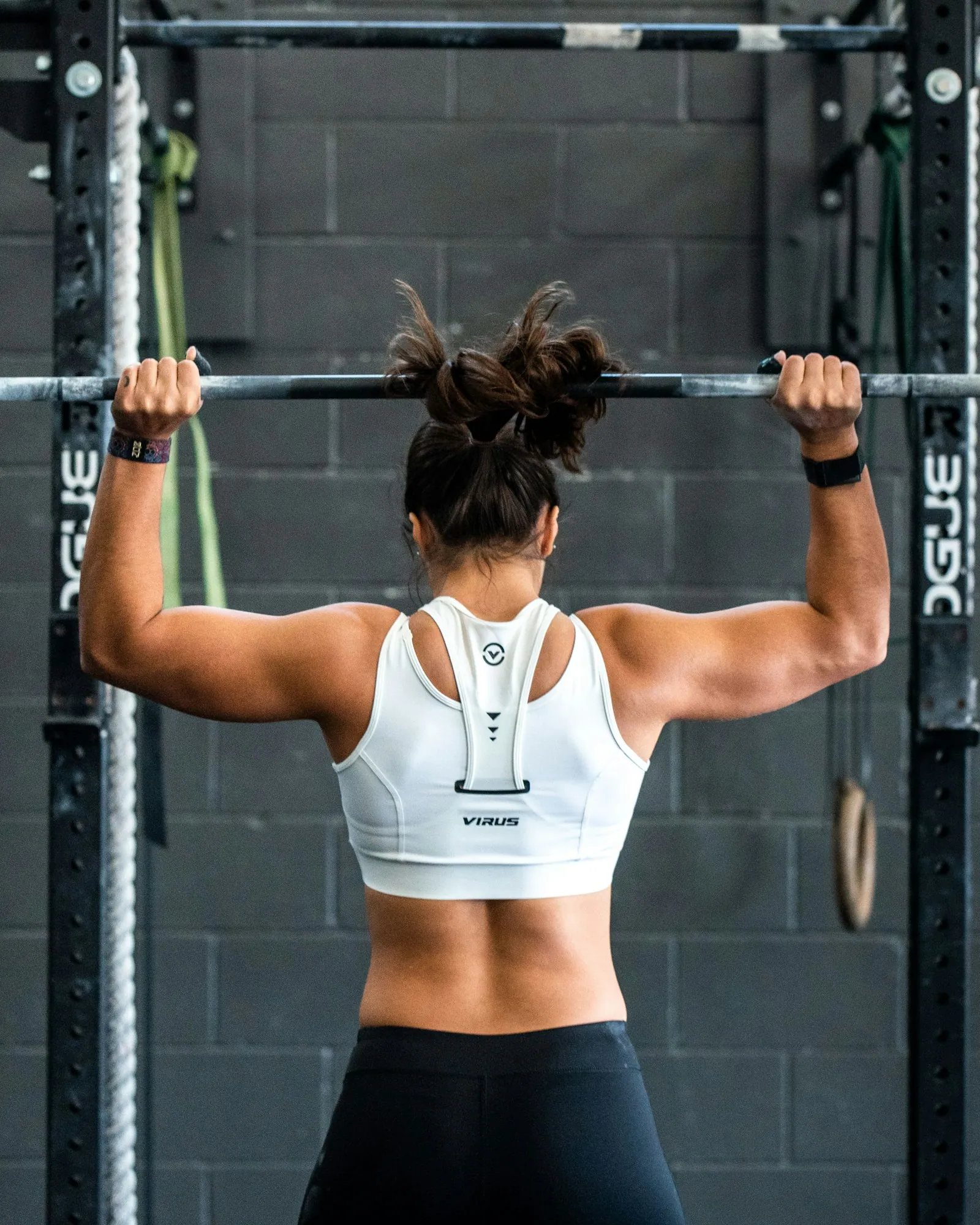Rig Session: CrossFit WOD in progress.